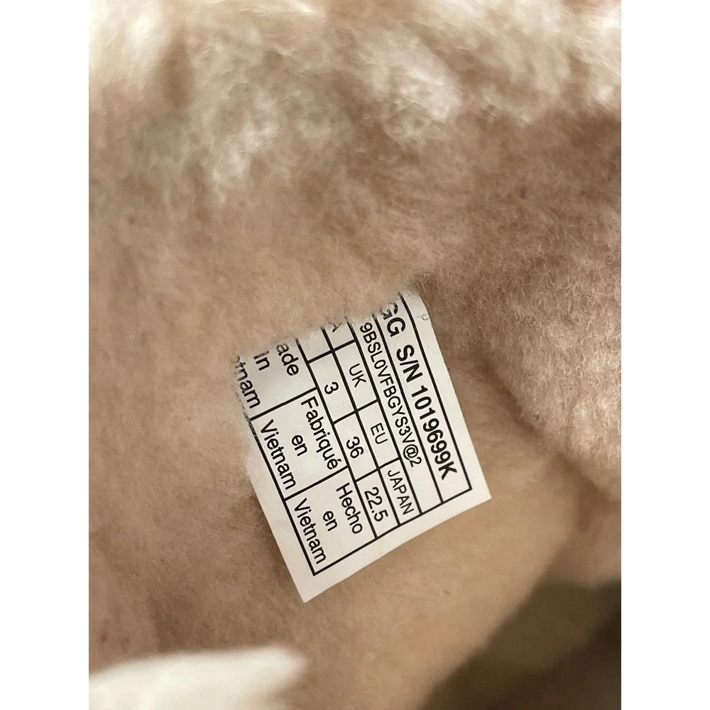 UGG classic short